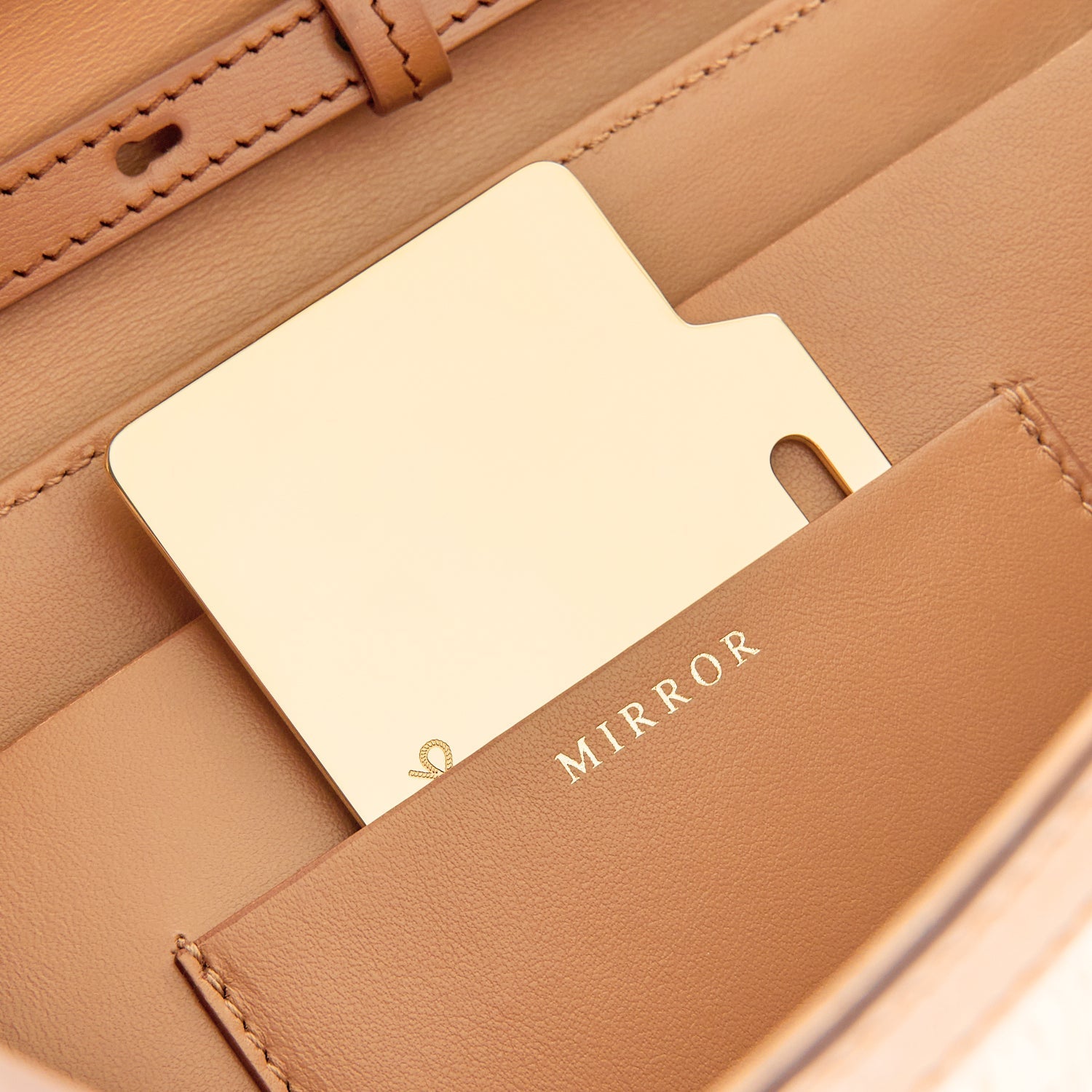 モティマー・ラフィア・クラッチ